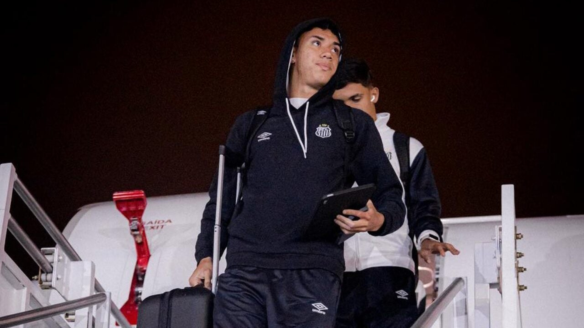 Imigra&ccedil;&atilde;o do Equador barra volante do Santos, que assina termo especial; entenda