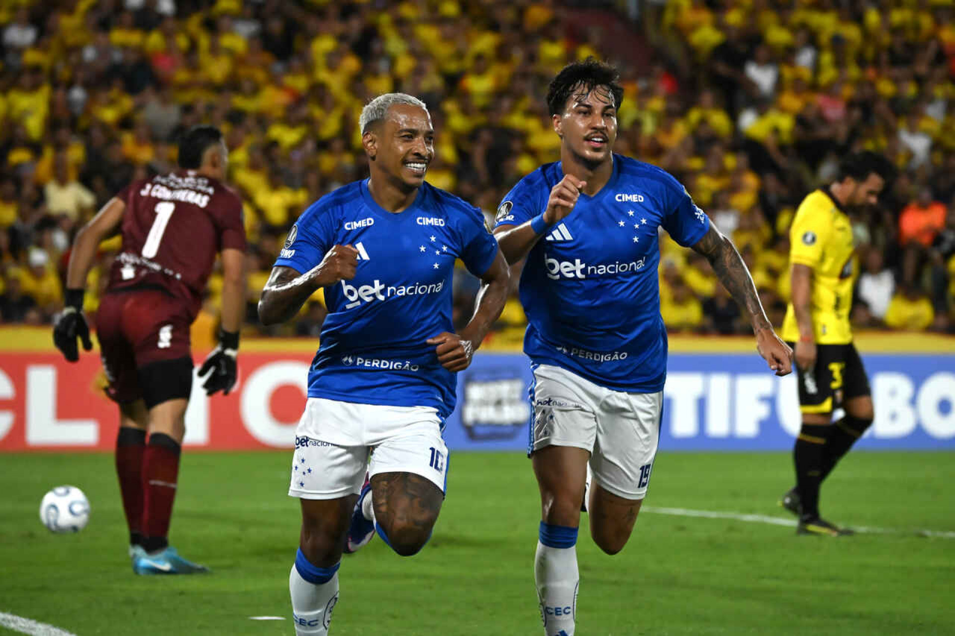 Matheus Pereira brilha e Cruzeiro estreia com vit&oacute;ria na Libertadores