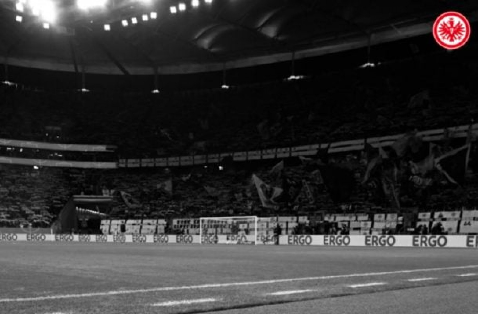 Torcedor do Eintracht Frankfurt morre ap&oacute;s emerg&ecirc;ncia no est&aacute;dio; clube lamenta