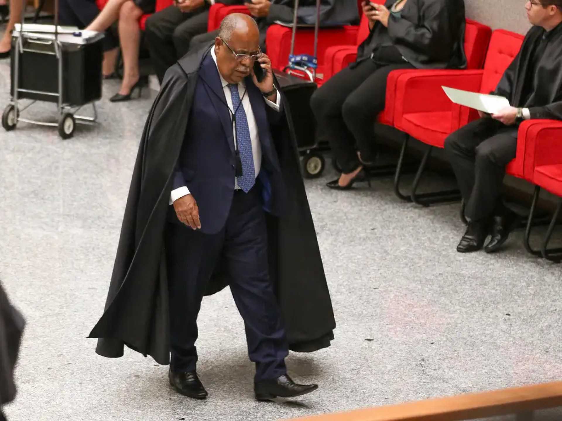 Ministro do STJ que foi a evento pago pelo Master e se declara impedido em casos do banco