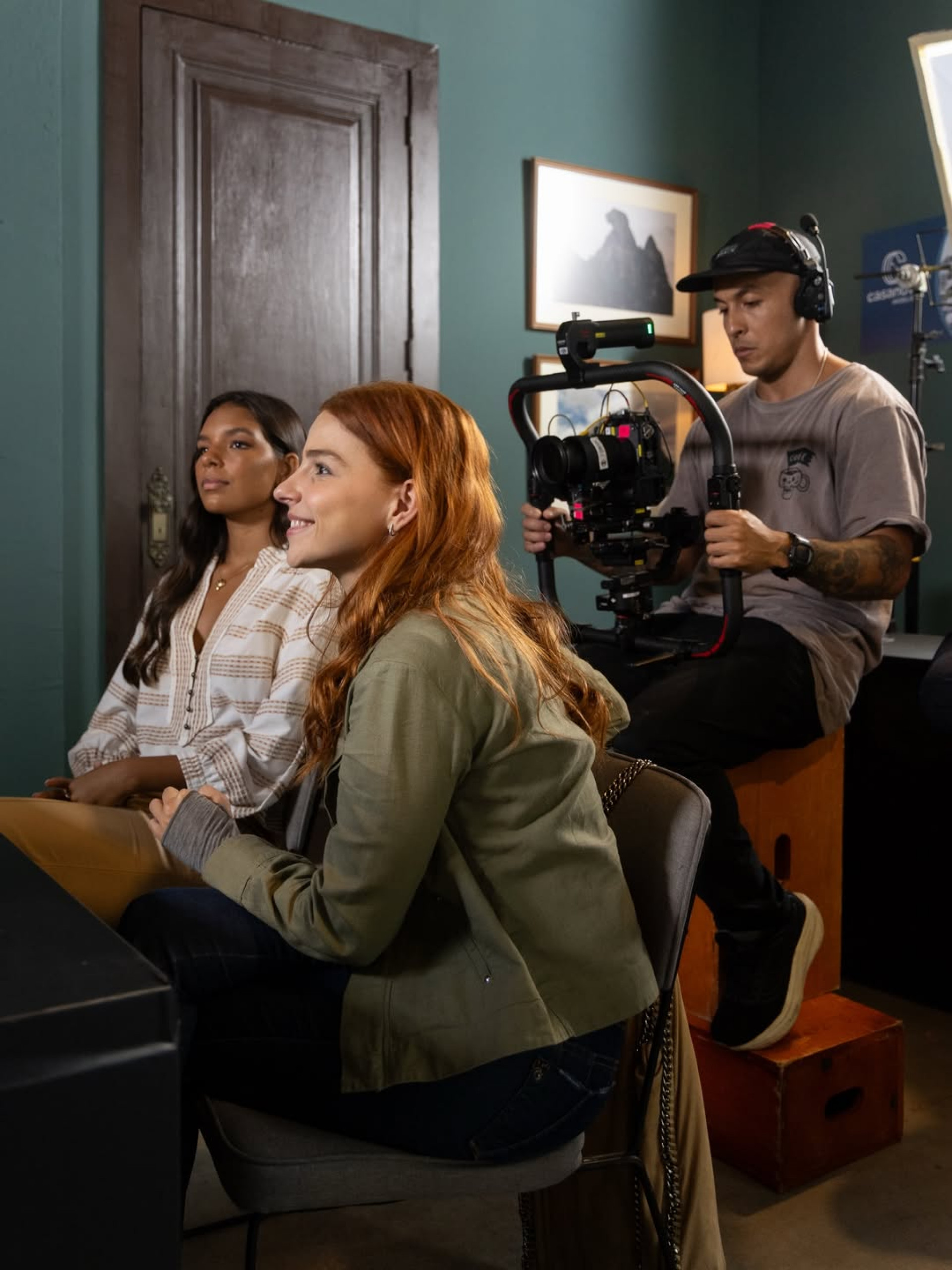 Mell Muzillo e Gabriela Medvedovski nos bastidores da novela 'Louquinha' - Reprodução / Instagram