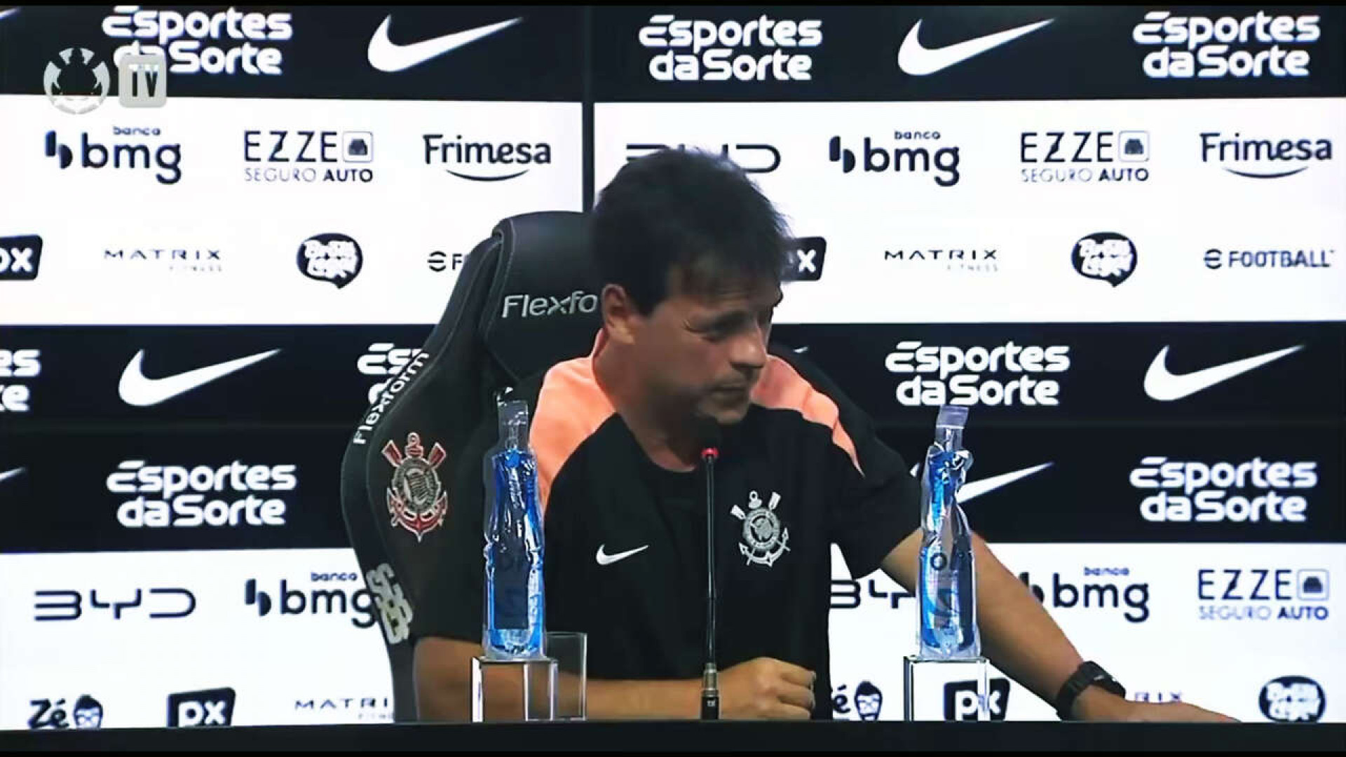 Apresentado, Diniz fala da intimida&ccedil;&atilde;o da torcida do Corinthians e defende broncas nos atletas