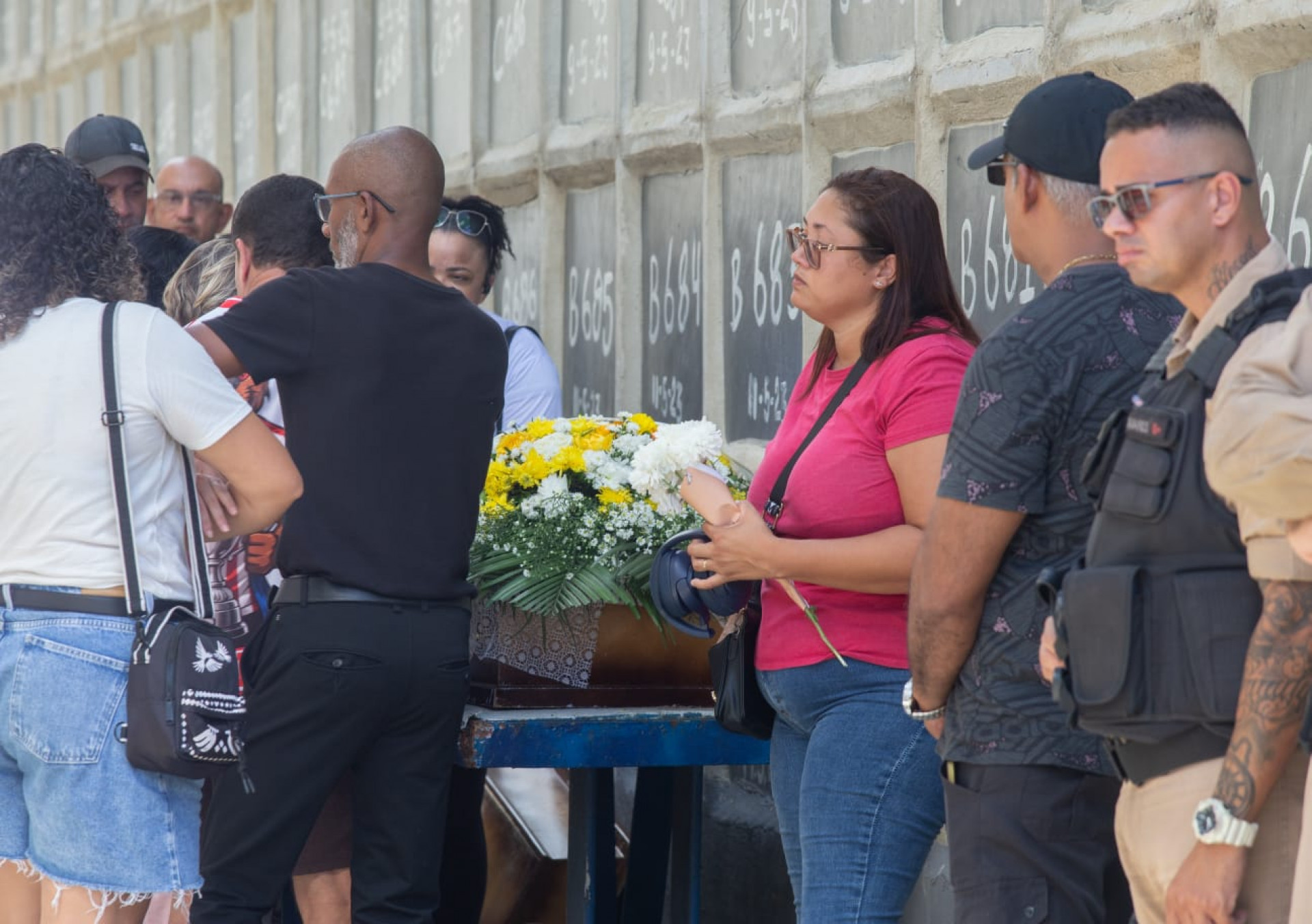 Familiares, amigos e colegas de profissão se despedem da guarda municipal Kelly Cristina Duffles Ribeiro - Érica Martin / Agência O Dia