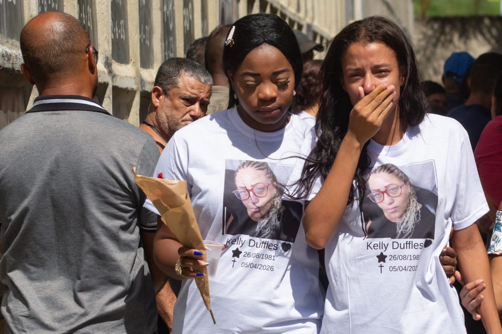 Familiares, amigos e colegas de profissão se despedem da guarda municipal Kelly Cristina Duffles Ribeiro - Érica Martin / Agência O Dia