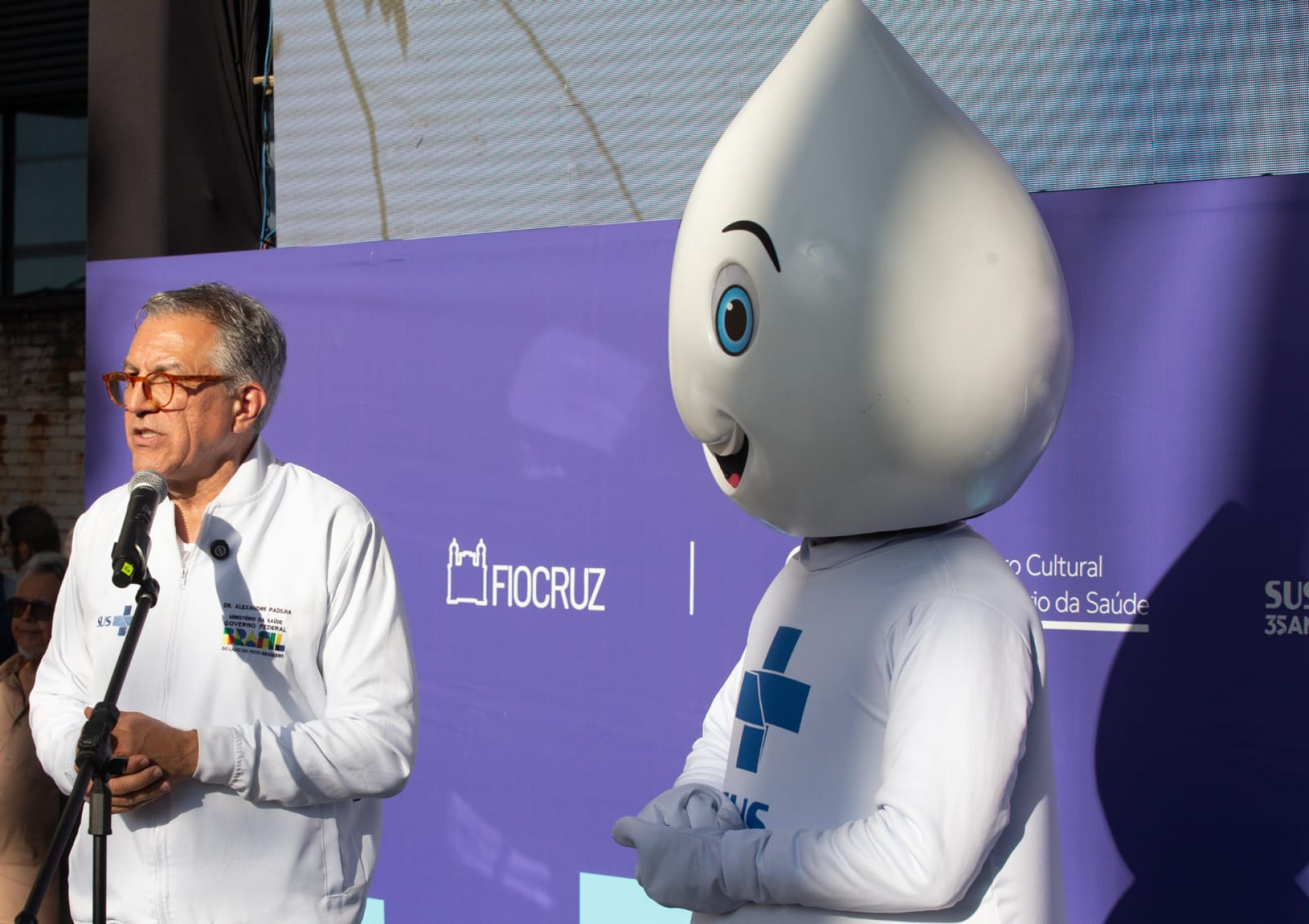 Alexandre Padilha, ministro da Saúde, participou da inauguração do Memorial da Pandemia - Érica Martin / Agência O Dia