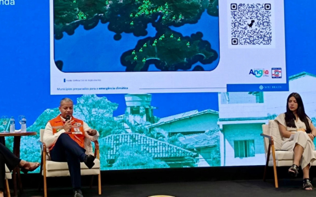 Secretário de Defesa Civil de Angra Fábio Jr. (E) um dos palestrantes no encontro nacional de mudanças climáticas em Brasília