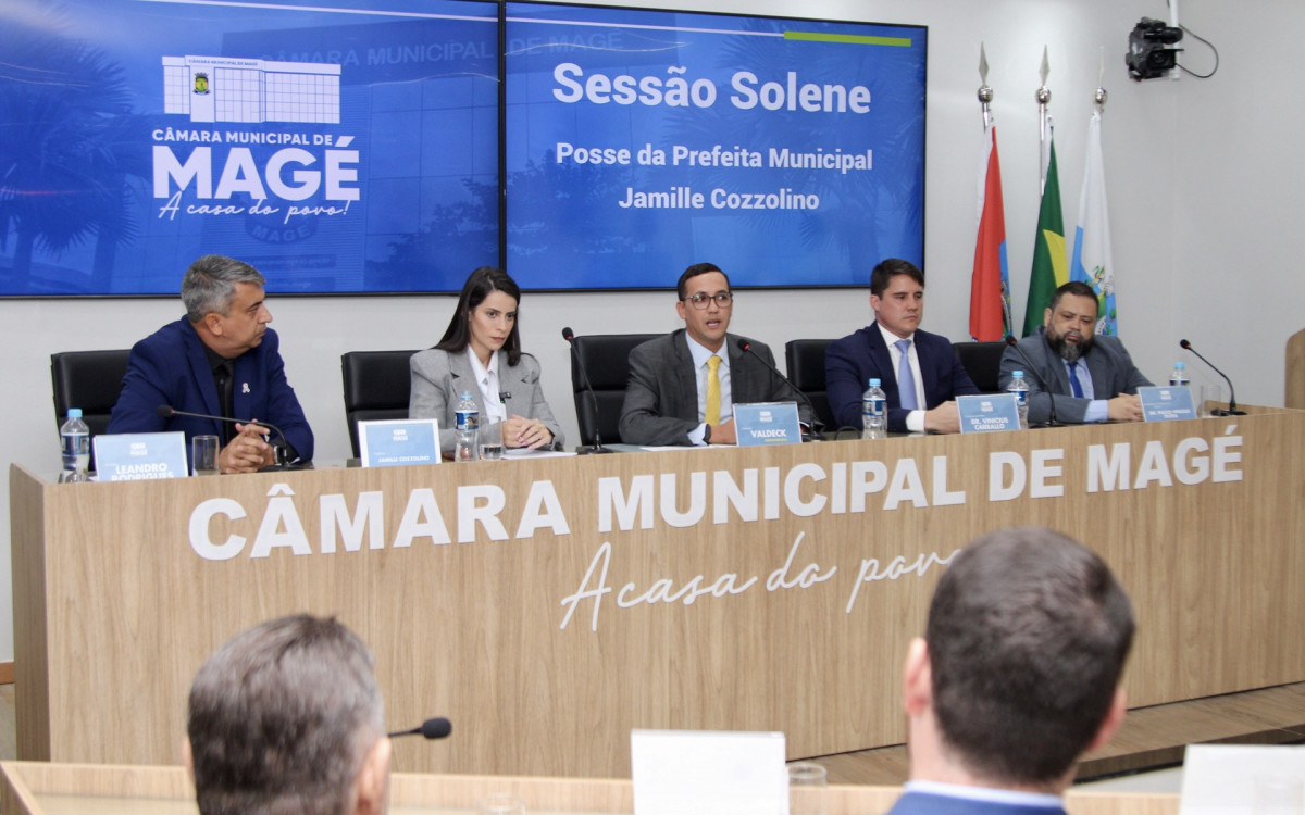 Jamille Cozzolino toma posse como prefeita de Mag&eacute; - Divulga&ccedil;&atilde;o
