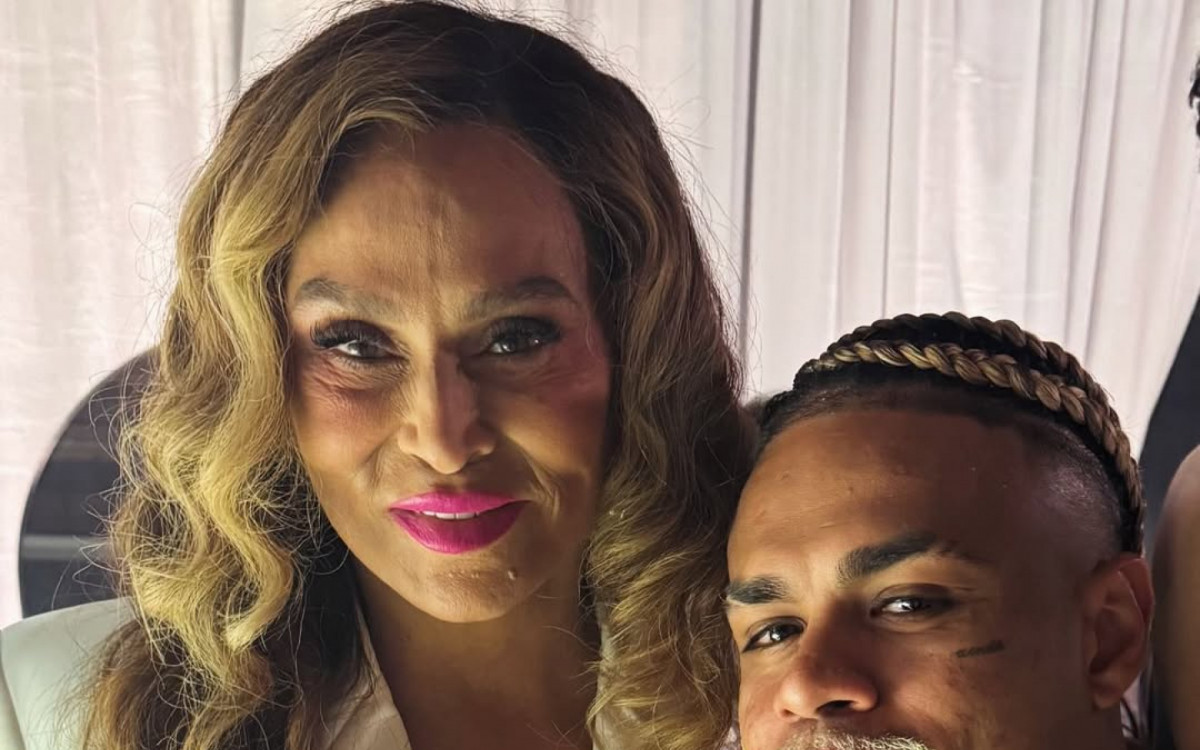 MC Cabelinho posa com a m&atilde;e de Beyonc&eacute;  