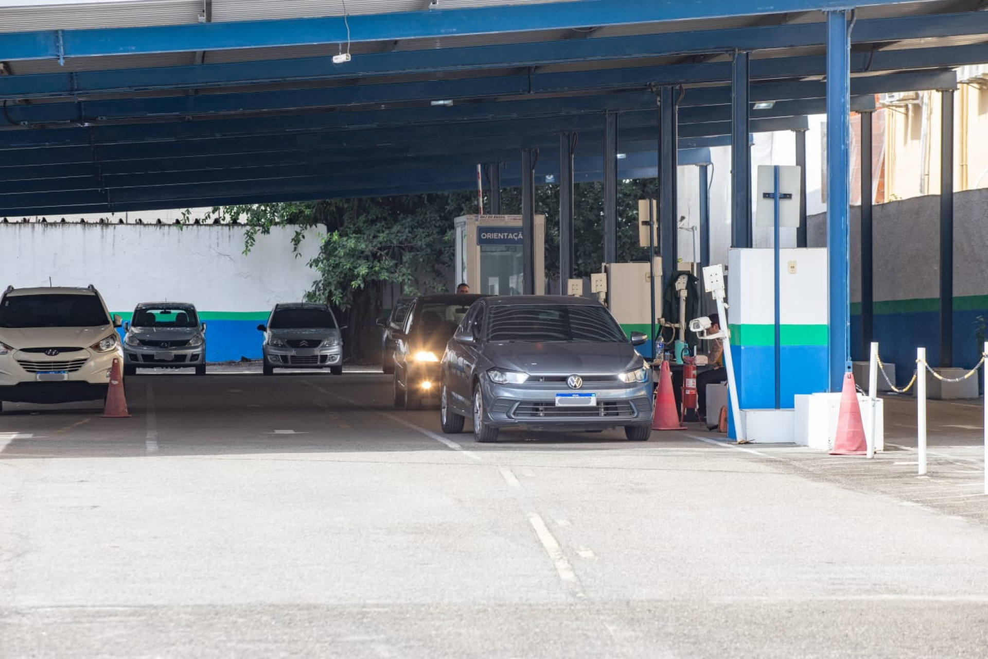 Movimenta&ccedil;&atilde;o no posto de atendimento do Detran RJ do Largo do Machado, nesta quarta-feira (8) - &Eacute;rica Martin / Ag&ecirc;ncia O Dia