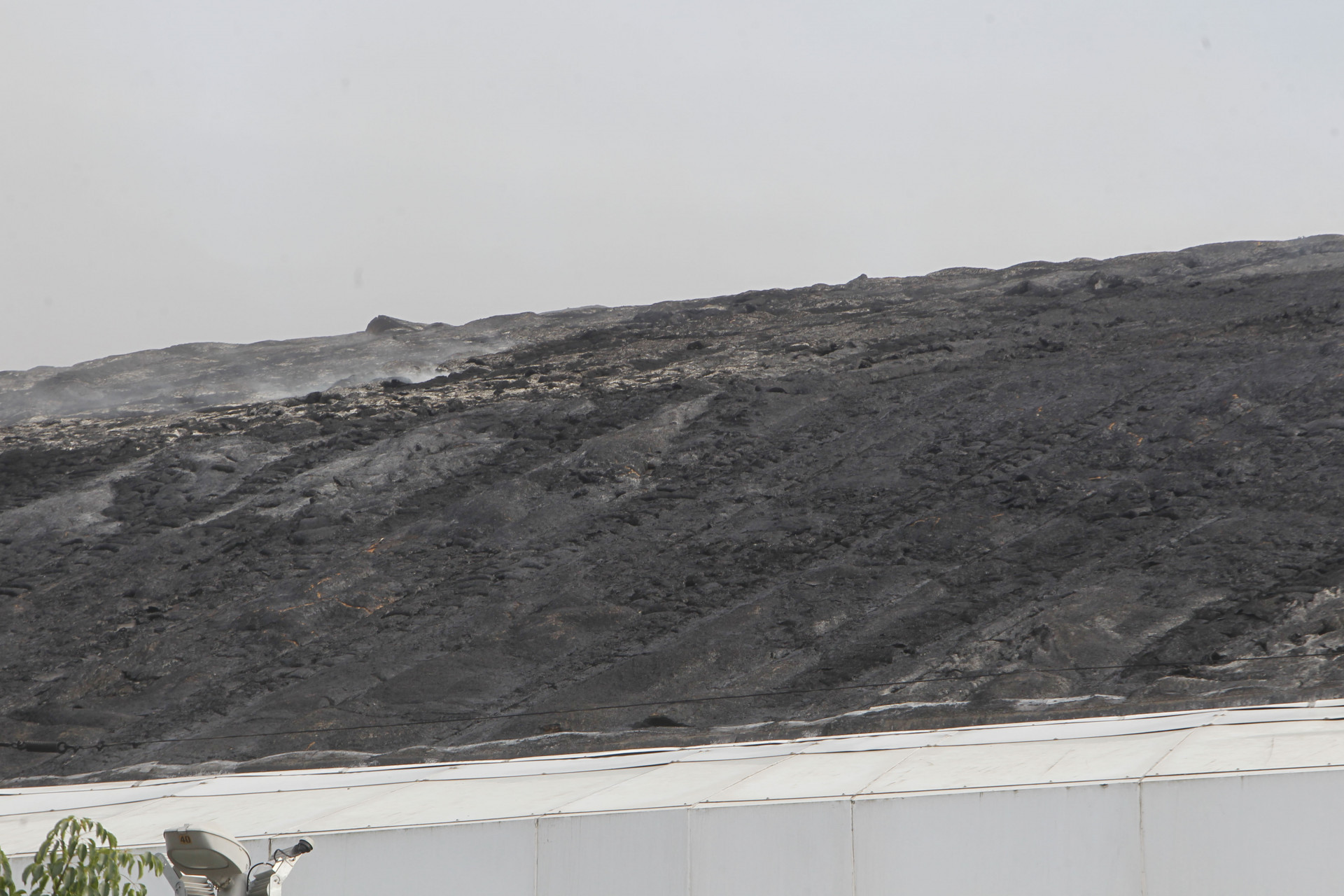 Um incêndio de grandes proporções atingiu o Velódromo do Parque Olímpico, na Avenida Embaixador Abelardo Bueno, na Barra da Tijuca, na Zona Sudoeste, no fim da madrugada desta quarta-feira (8). - Reginaldo Pimenta/Agência O Dia