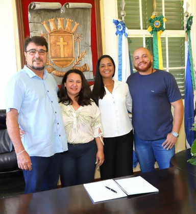 Marcelo Batista ignora decisão da Justiça e volta a nomear aliado com vínculo familiar em Quissamã