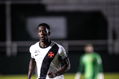 Cuesta recebe primeira chance com Renato e busca recuperar espaço no Vasco