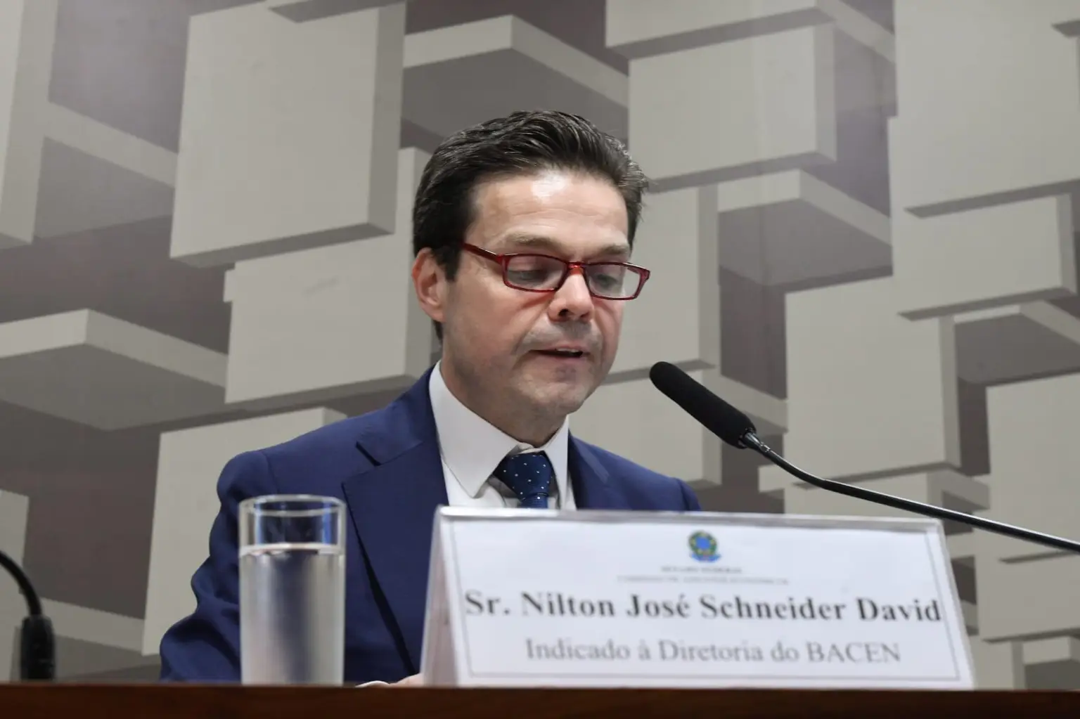 Diretor do BC diz que juros seguem restritivos mesmo com inflação em queda