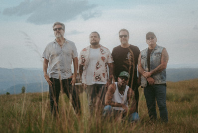 Vocalista do Detonautas, Tico Santa Cruz analisa novo álbum: 'Completamente diferente'