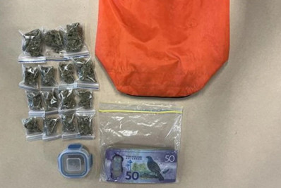 Jovens doam por engano sacola com maconha e dinheiro para a caridade