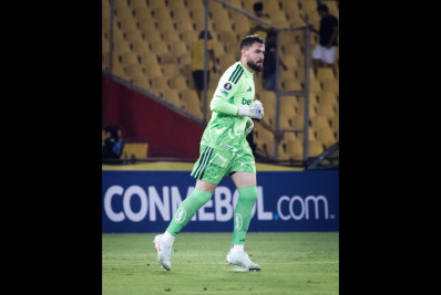 Goleiro do Cruzeiro, Matheus Cunha se manifesta após polêmica com Walace