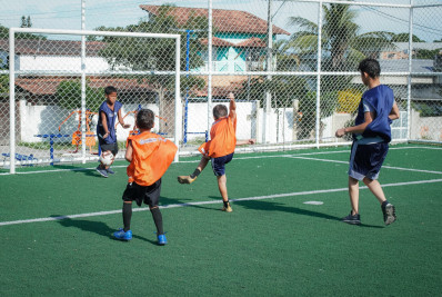 Prefeitura de Itaboraí promove aulas de futebol society para crianças e adolescentes