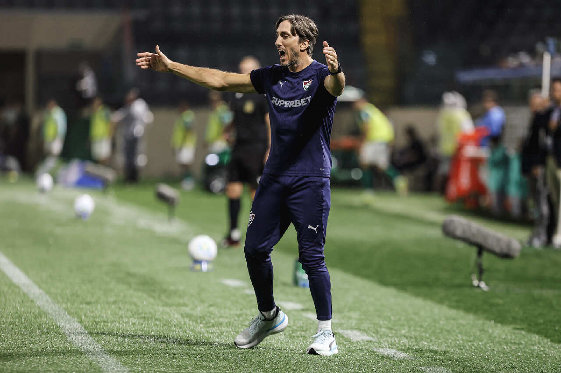 Empres&aacute;rio de joia do Fluminense marca reuni&atilde;o para definir futuro