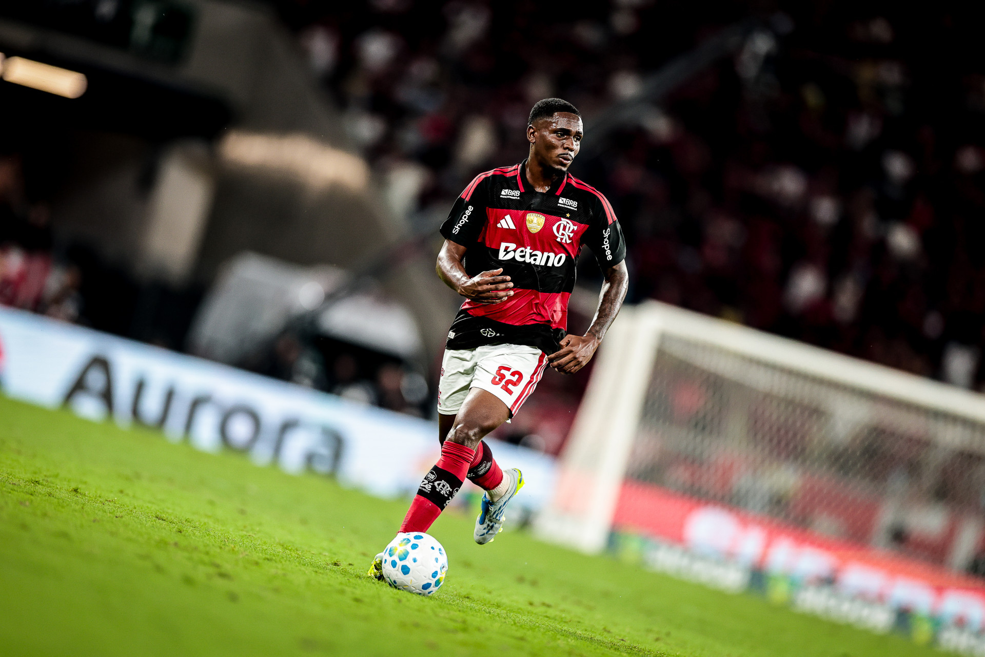 STJD julgará Evertton Araújo, do Flamengo, por expulsão contra o Corinthians