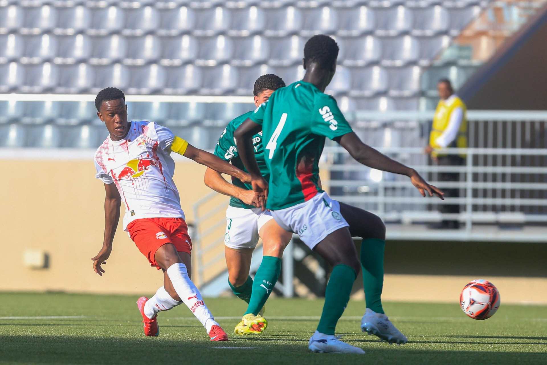 Palmeiras vira sobre Bragantino e segue na lideran&ccedil;a do Brasileir&atilde;o Sub-20