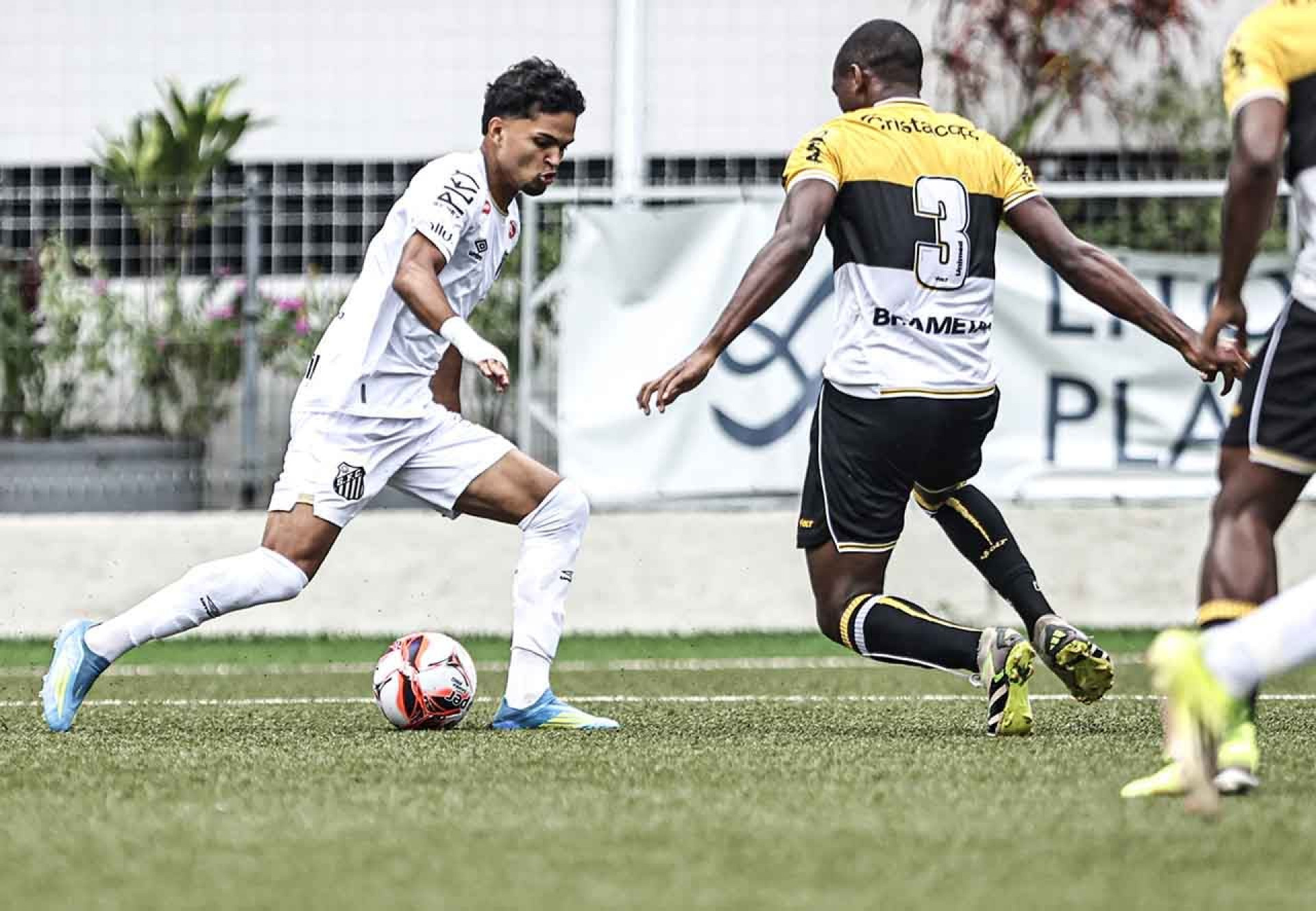 Com direito a gol de placa, Santos bate Crici&uacute;ma pelo Brasileir&atilde;o Sub-20; assista