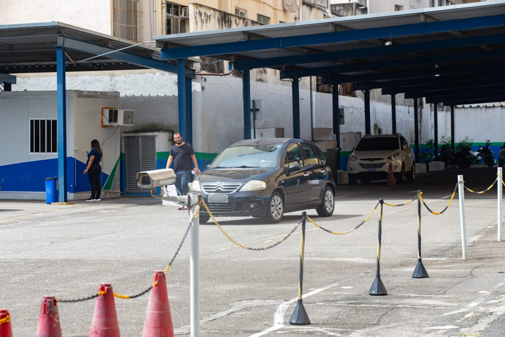 Movimenta&ccedil;&atilde;o no posto de atendimento do Detran RJ do Largo do Machado, nesta quarta-feira (8) - &Eacute;rica Martin / Ag&ecirc;ncia O Dia