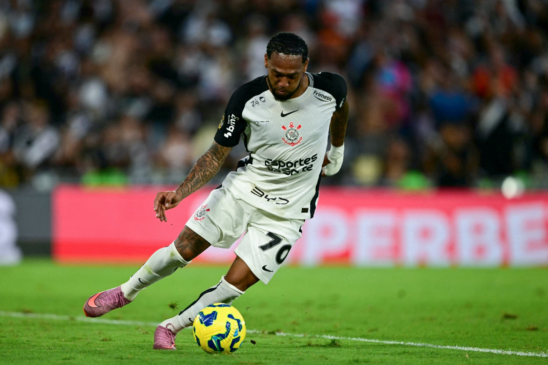 Vasco tem interesse em José Martínez, ex-jogador do Corinthians