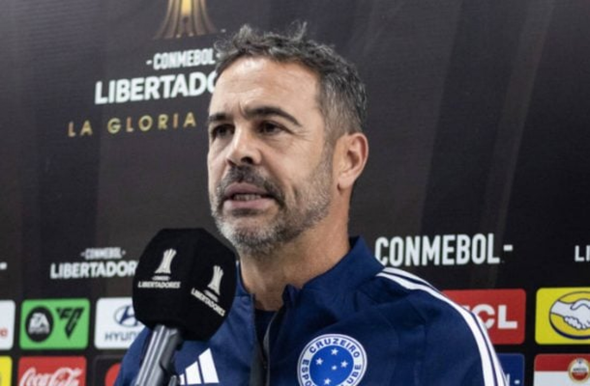 Artur Jorge valoriza vit&oacute;ria do Cruzeiro e detalha mudan&ccedil;as em estreia na Libertadores
