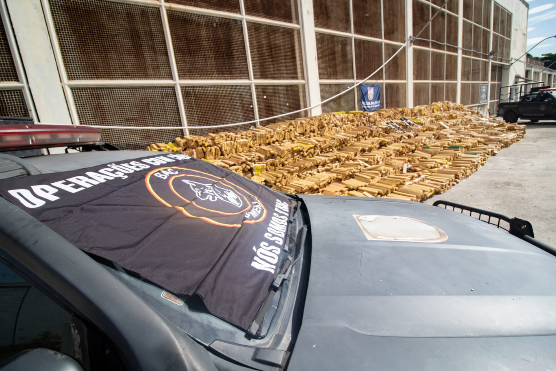 Cerca de 48 toneladas de maconha foram apreendidas pelo BAC na Maré - Érica Martin / Agência O Dia