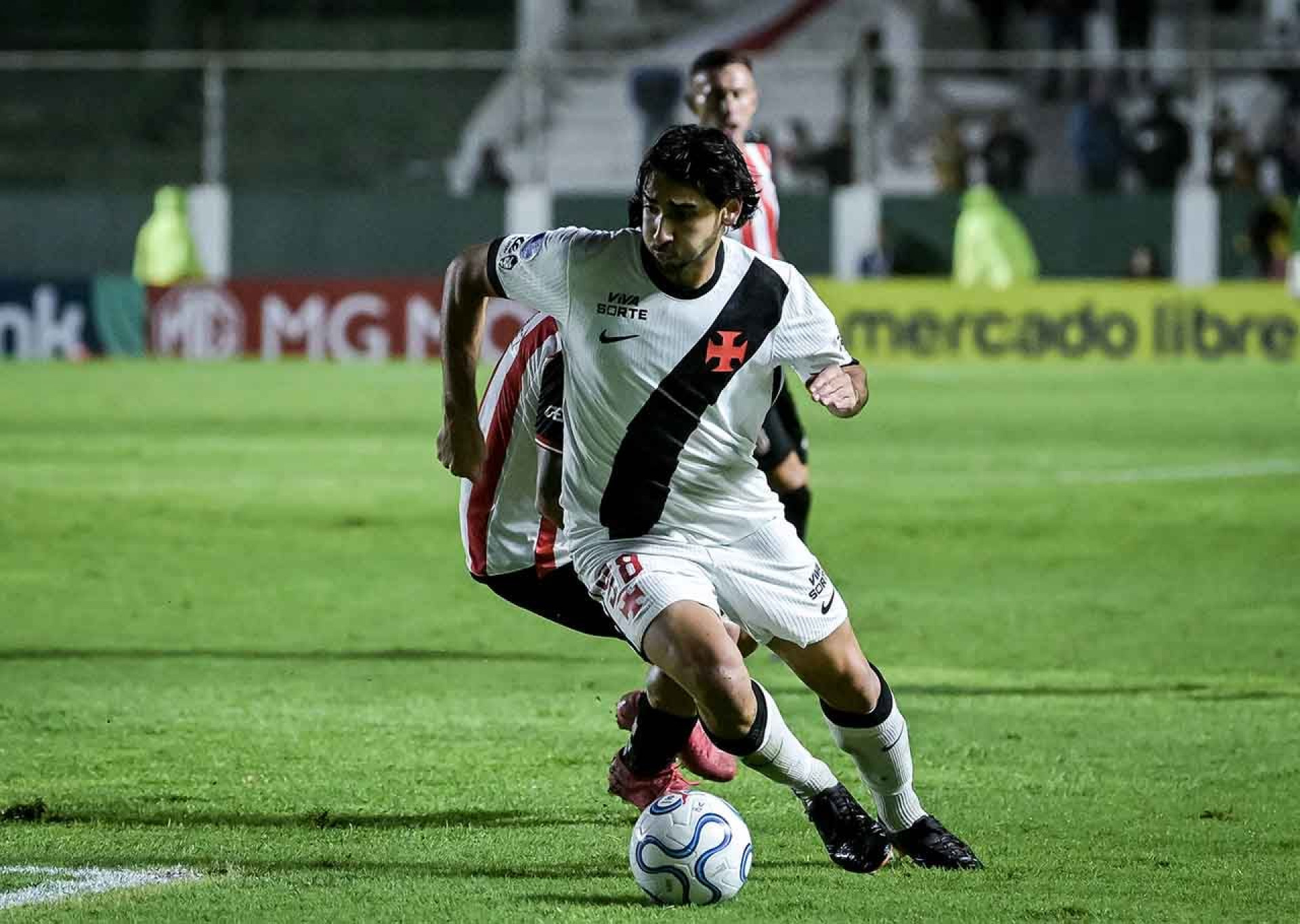 Vasco utiliza Sul-Americana como vitrine para nova safra de joias