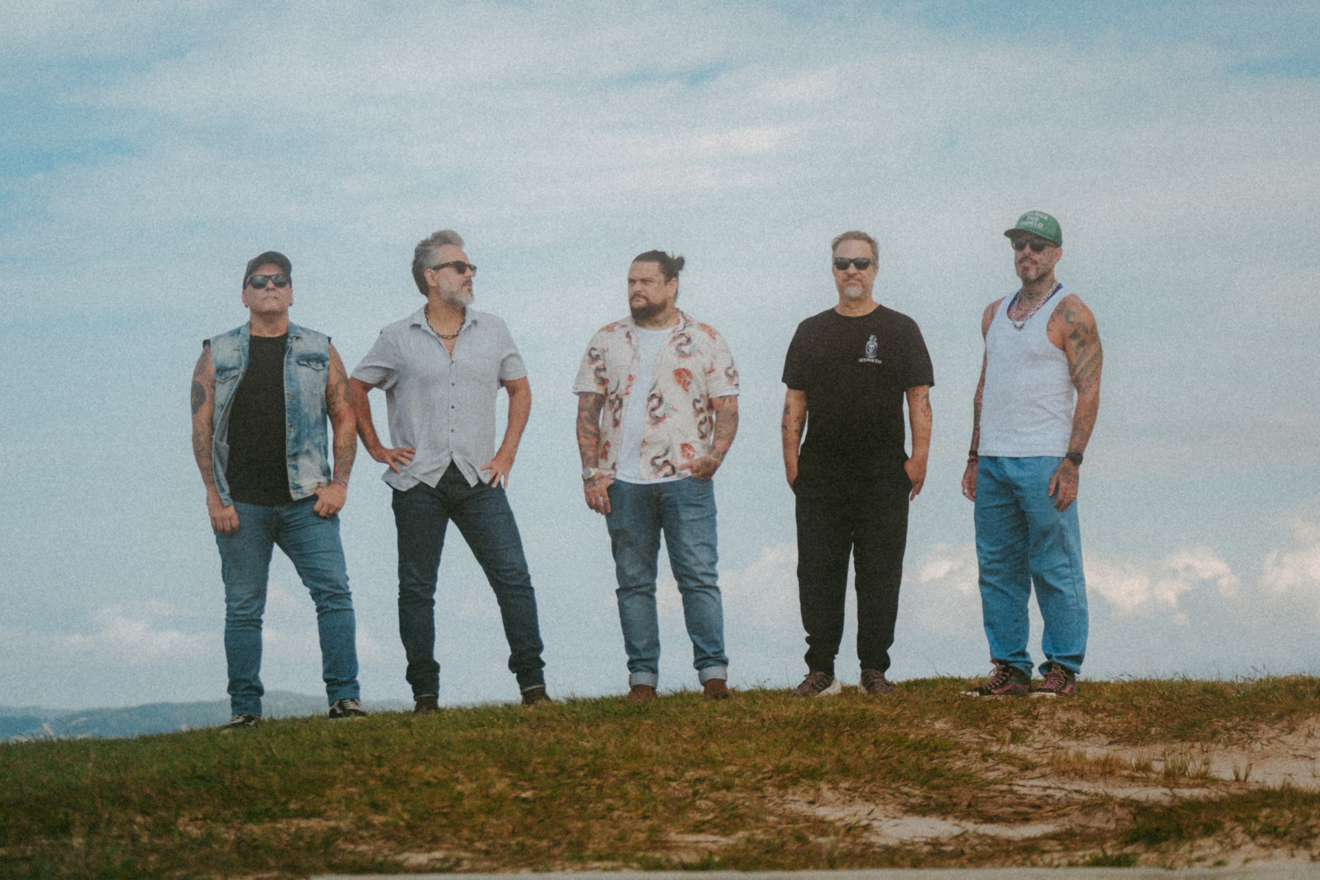 Banda Detonautas &eacute; formada por Andr&eacute; Macca, Renato Rocha, Phil Machado, F&aacute;bio Brasil e Tico Santa Cruz
 - Divulga&ccedil;&atilde;o / Jorge Daux