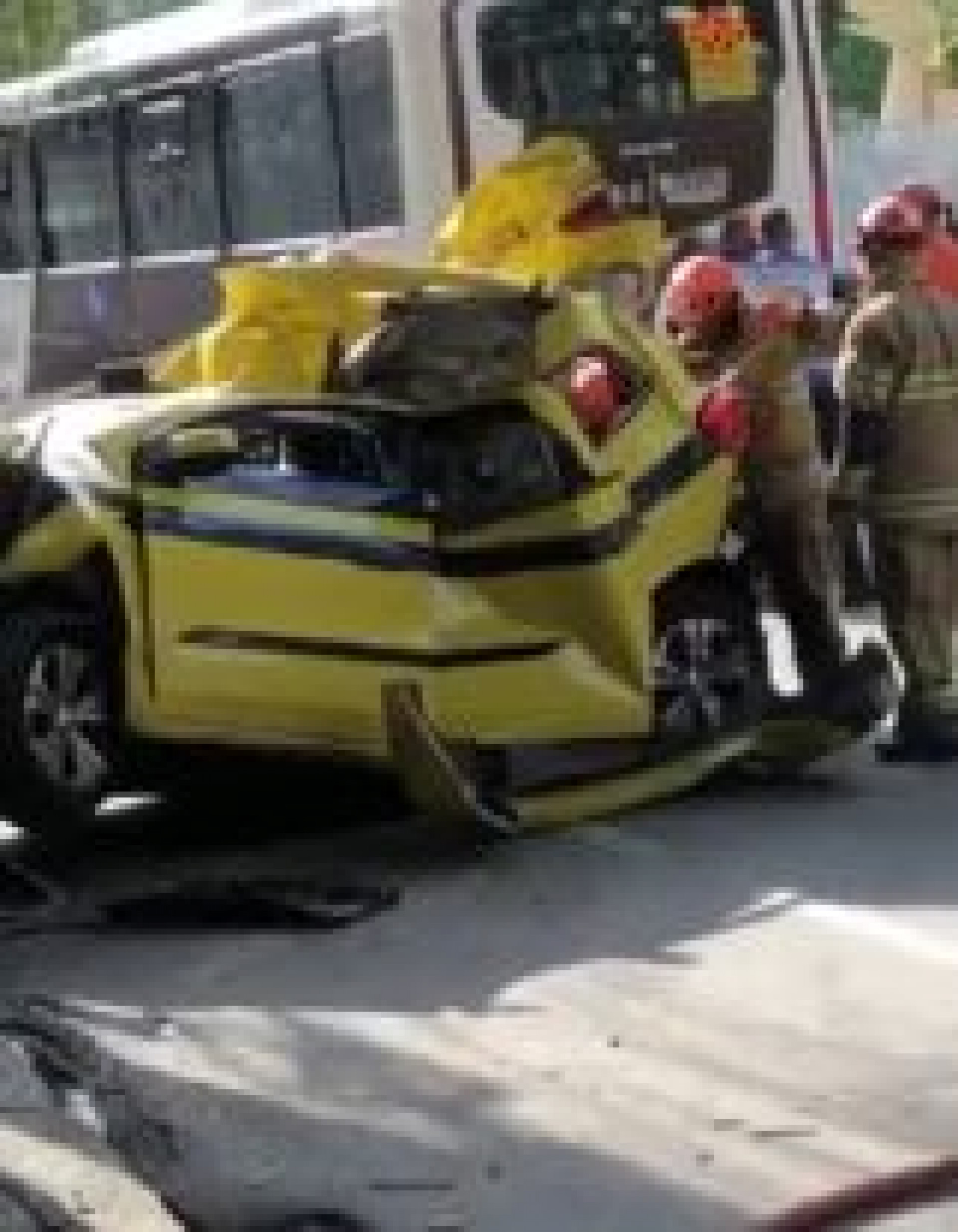 Acidente deixou o táxi completamente destruído 