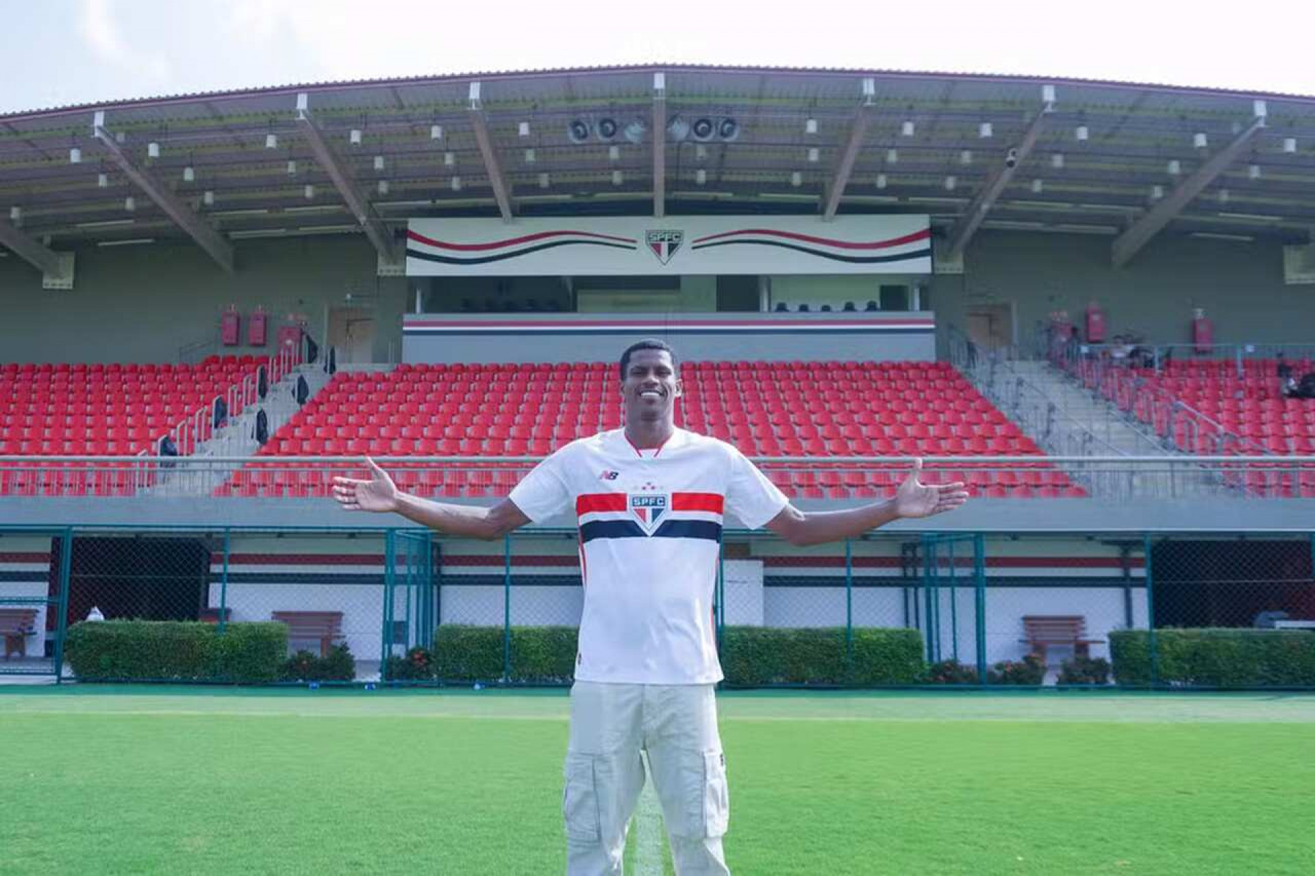 S&atilde;o Paulo renova com joia da base e triplica multa para o Brasil; veja valores