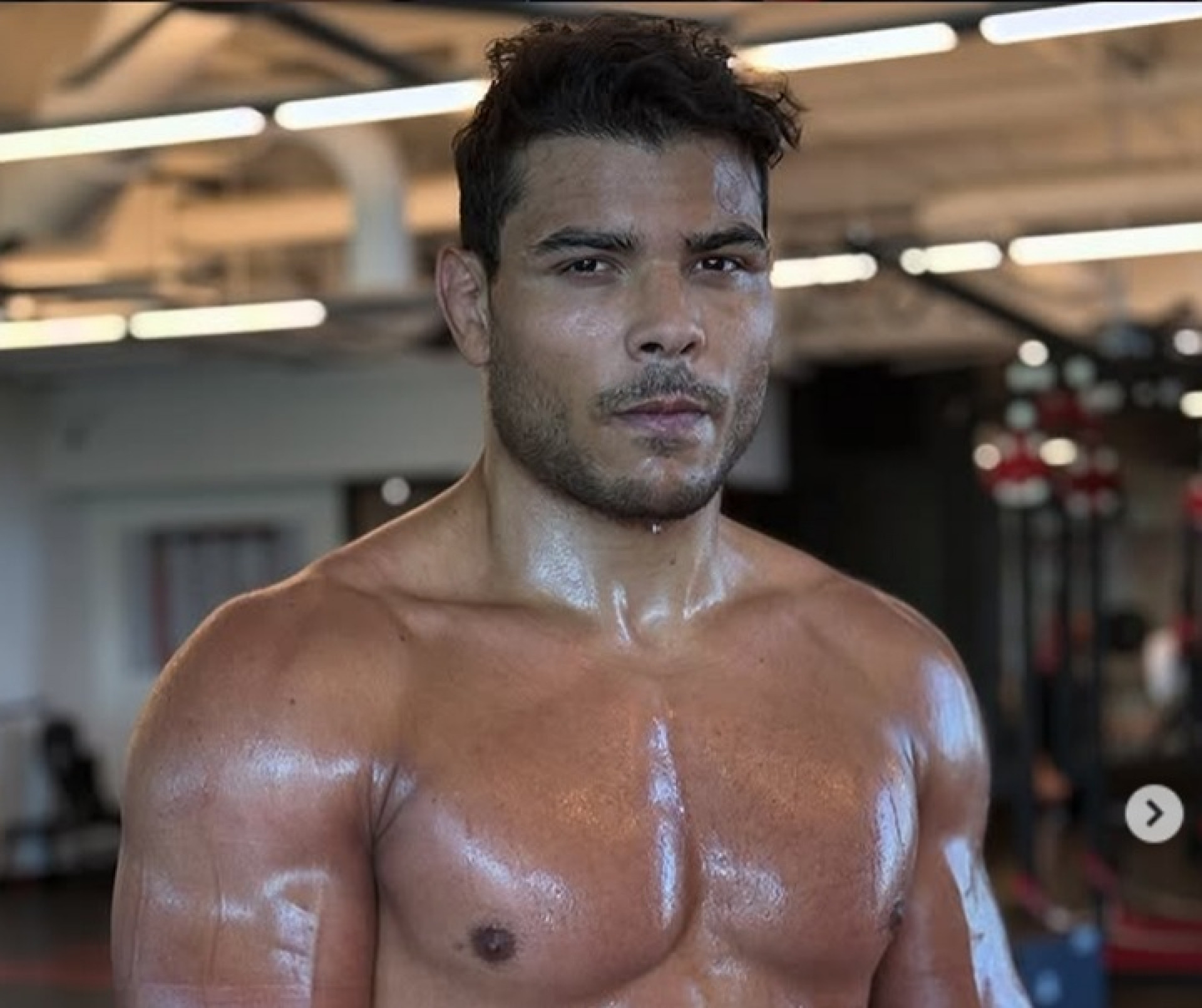Russo promete 'matar' Borrachinha no UFC 327 e ganha apoio de fãs brasileiros; veja