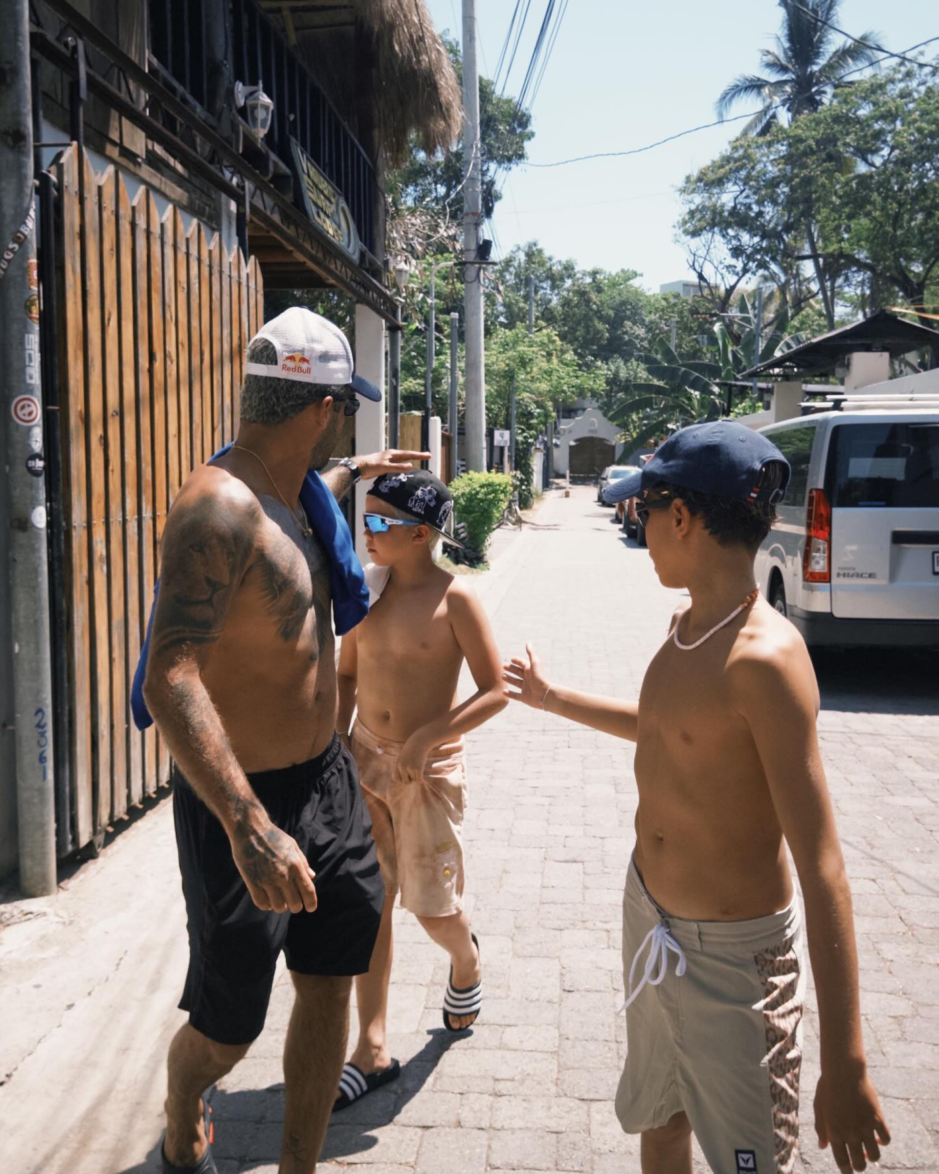 Pedro Scooby abre álbum de viagem com os filhos em El Salvador - Reprodução Instagram