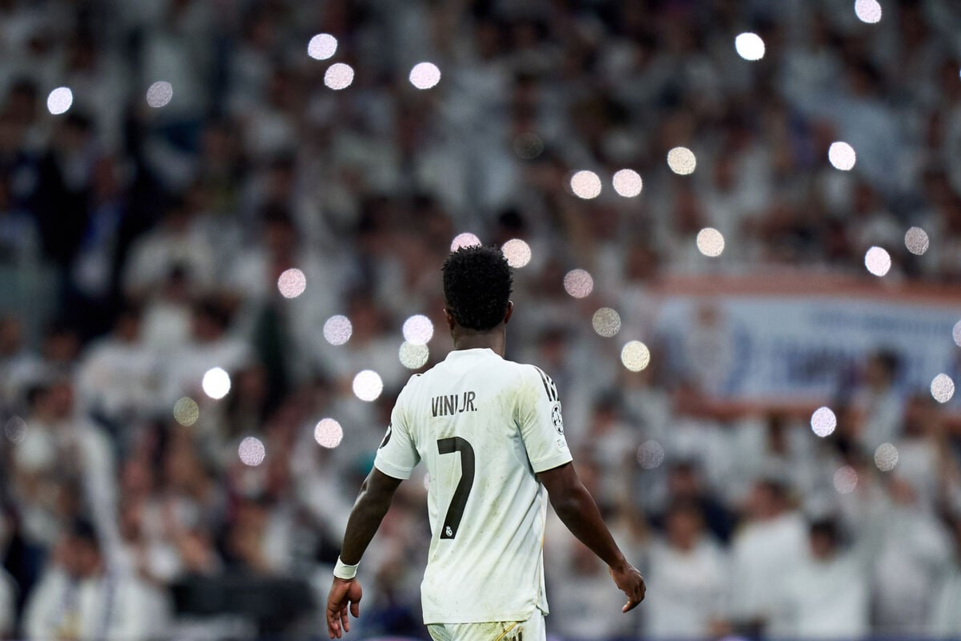 Ex-Real Madrid detalha indigna&ccedil;&atilde;o com Vini Jr ap&oacute;s derrota na Champions: “Ele &eacute; horr&iacute;vel”