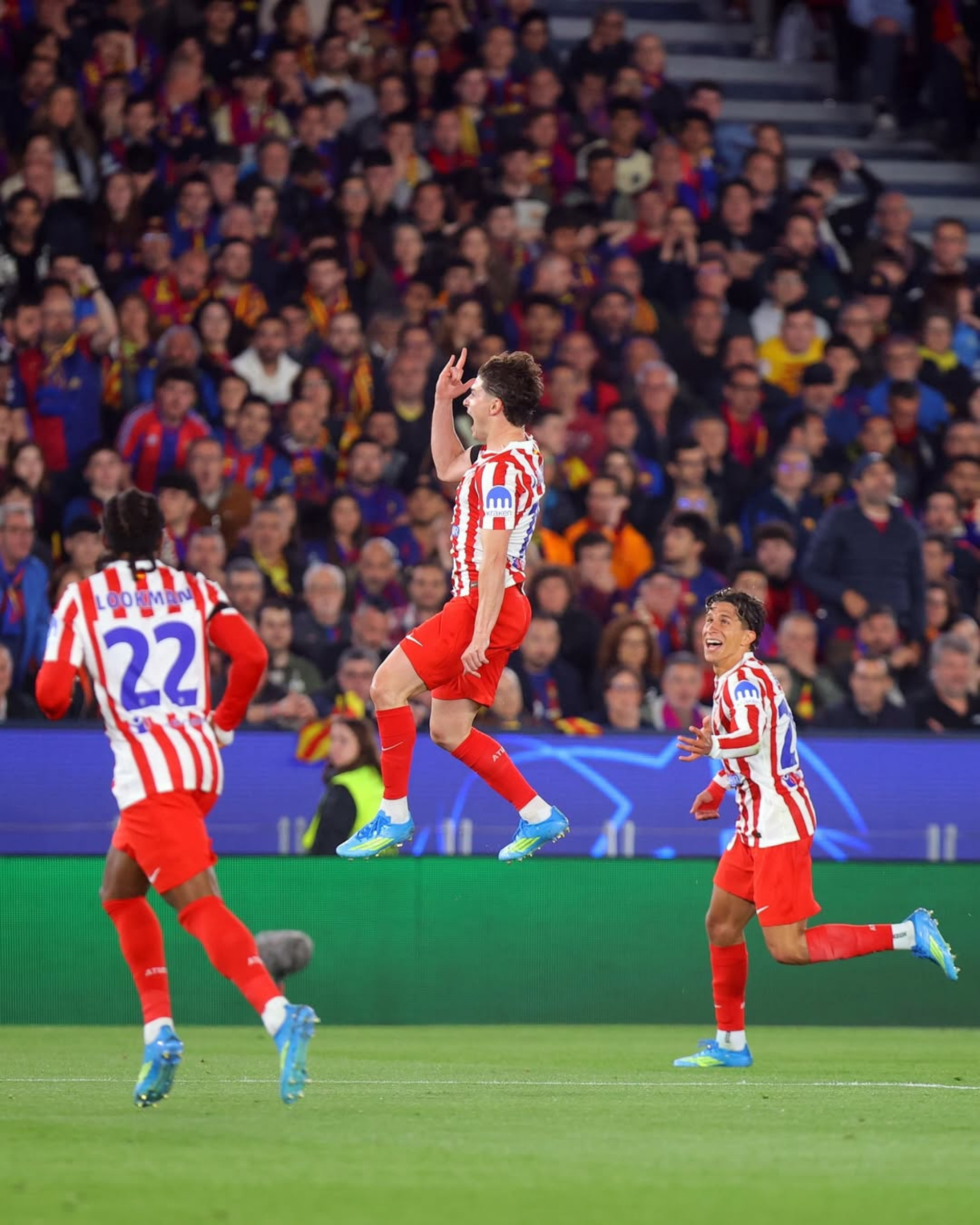 Atlético bate Barcelona fora de casa e fica perto da semifinal da Champions