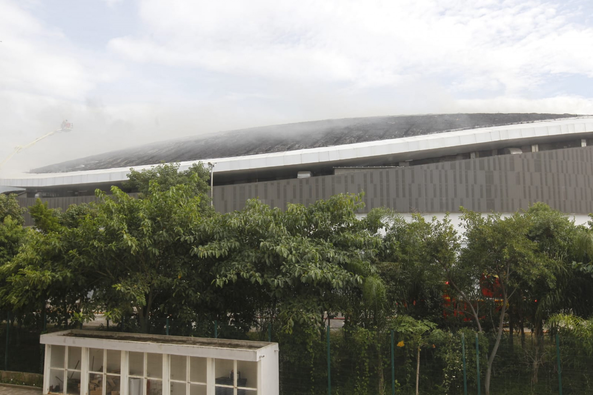 Incêndio atingiu Velódromo do Parque Olímpico, na Barra - Reginaldo Pimenta/Agência O DIA