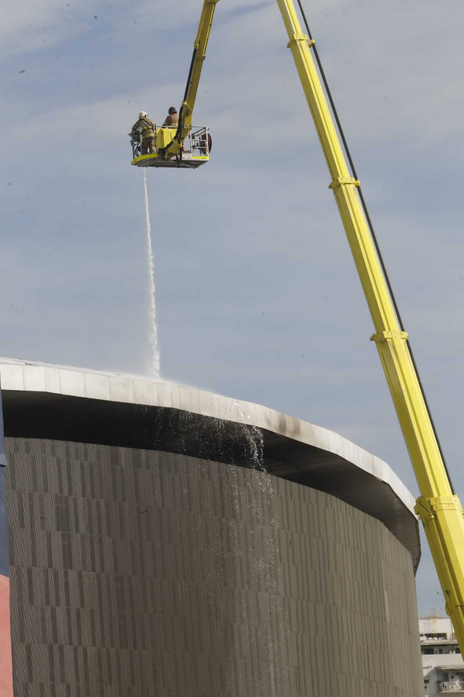 Combate a incêndio no Velódromo do Parque Olímpico - Reginaldo Pimenta/Agência O DIA