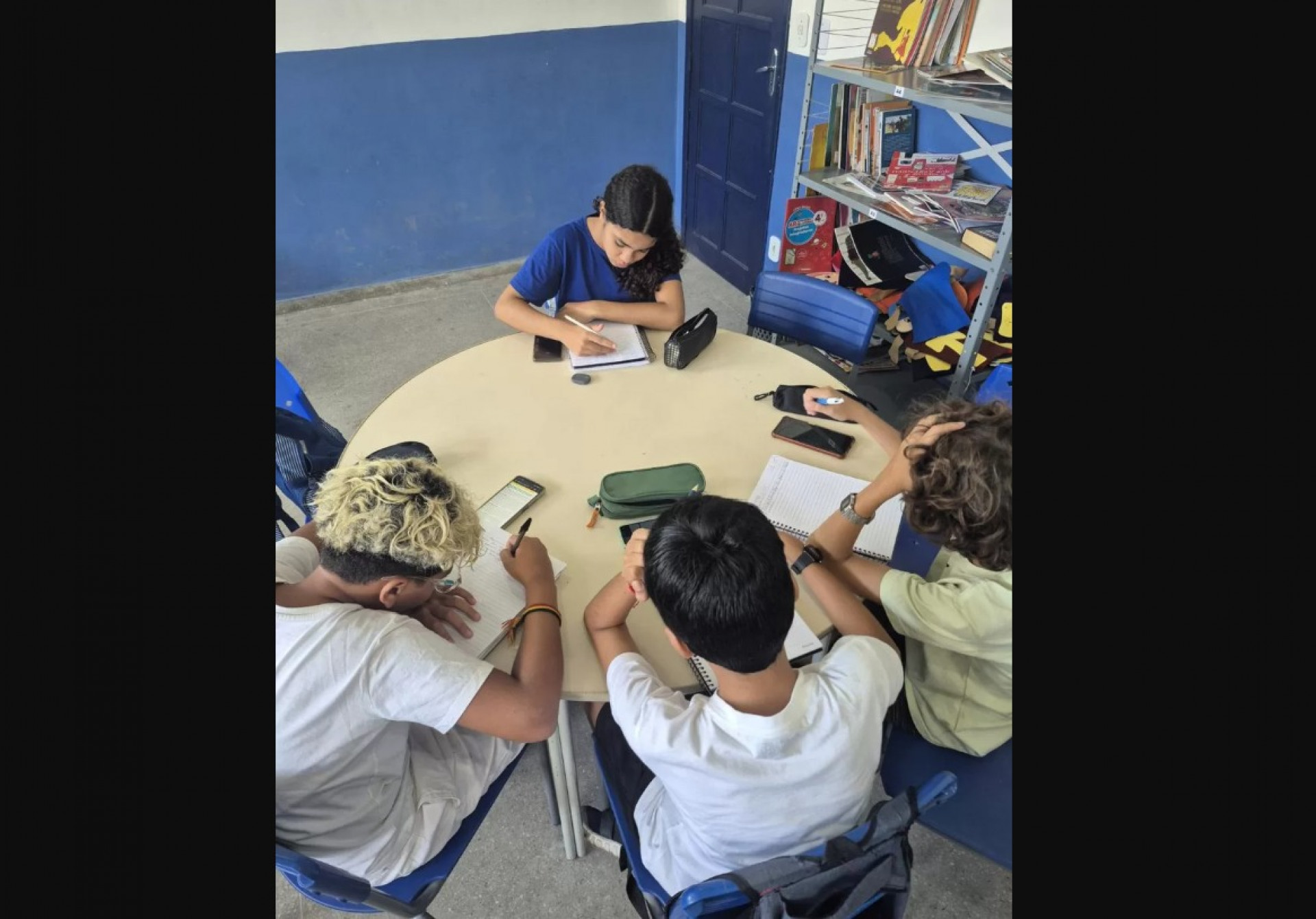 Grupo de estudos coordenado pela escola foi essencial para a conquista do estudante. - Reprodução/ 