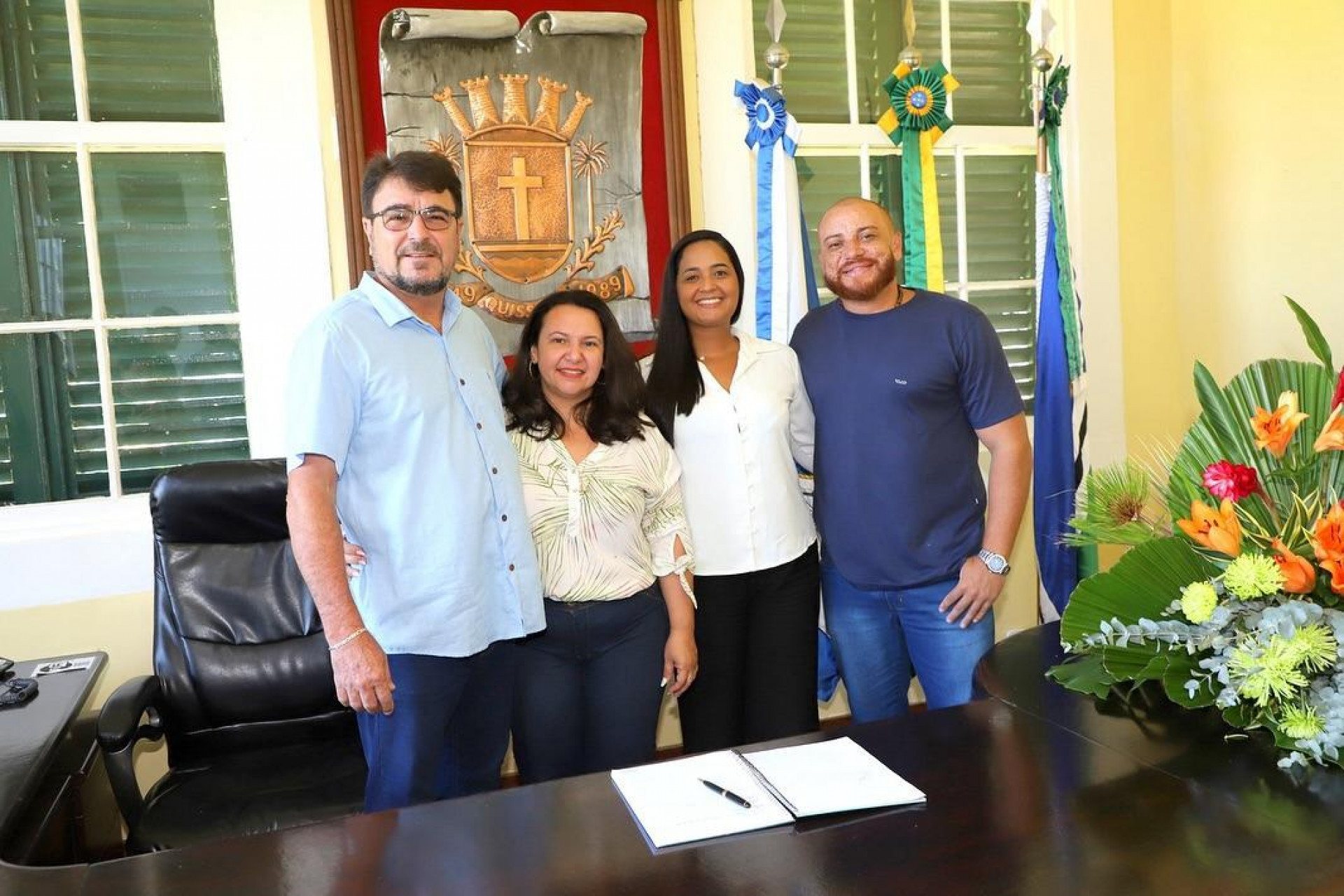 Marcelo Batista ignora decisão da Justiça e volta a nomear aliado com vínculo familiar em Quissamã