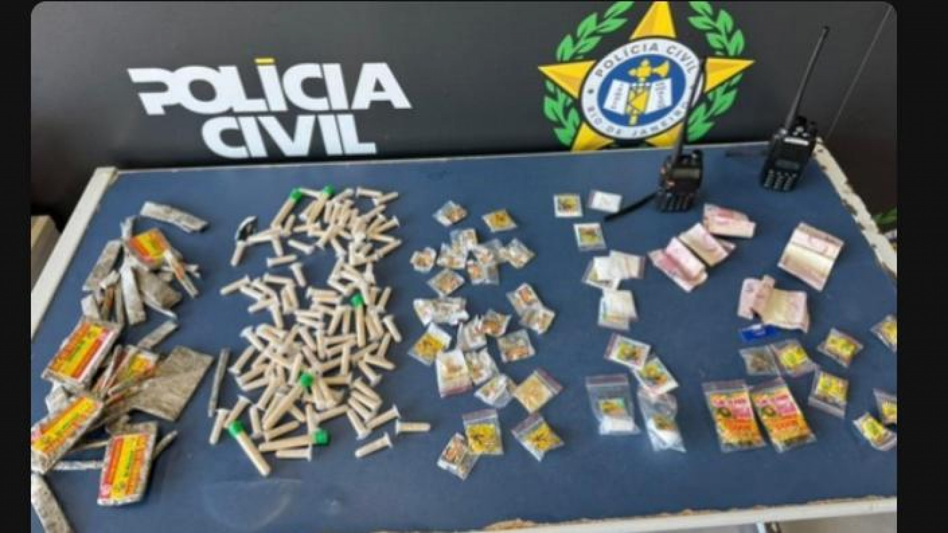Adolescente apreendido e jovem de 25 anos é preso na Operação Sentinela da Polícia Civil em Angra dos Reis