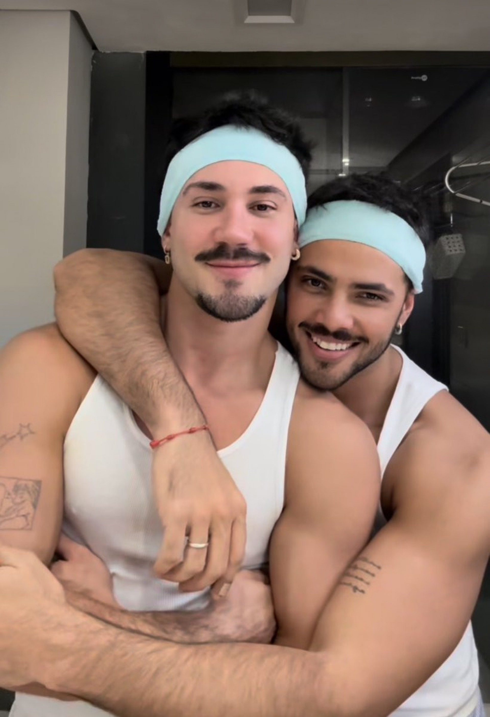 Vittor Fernando e o namorado, Gabriel Fuentes, sofreram atentado durante viagem - Reprodução/Instagram 