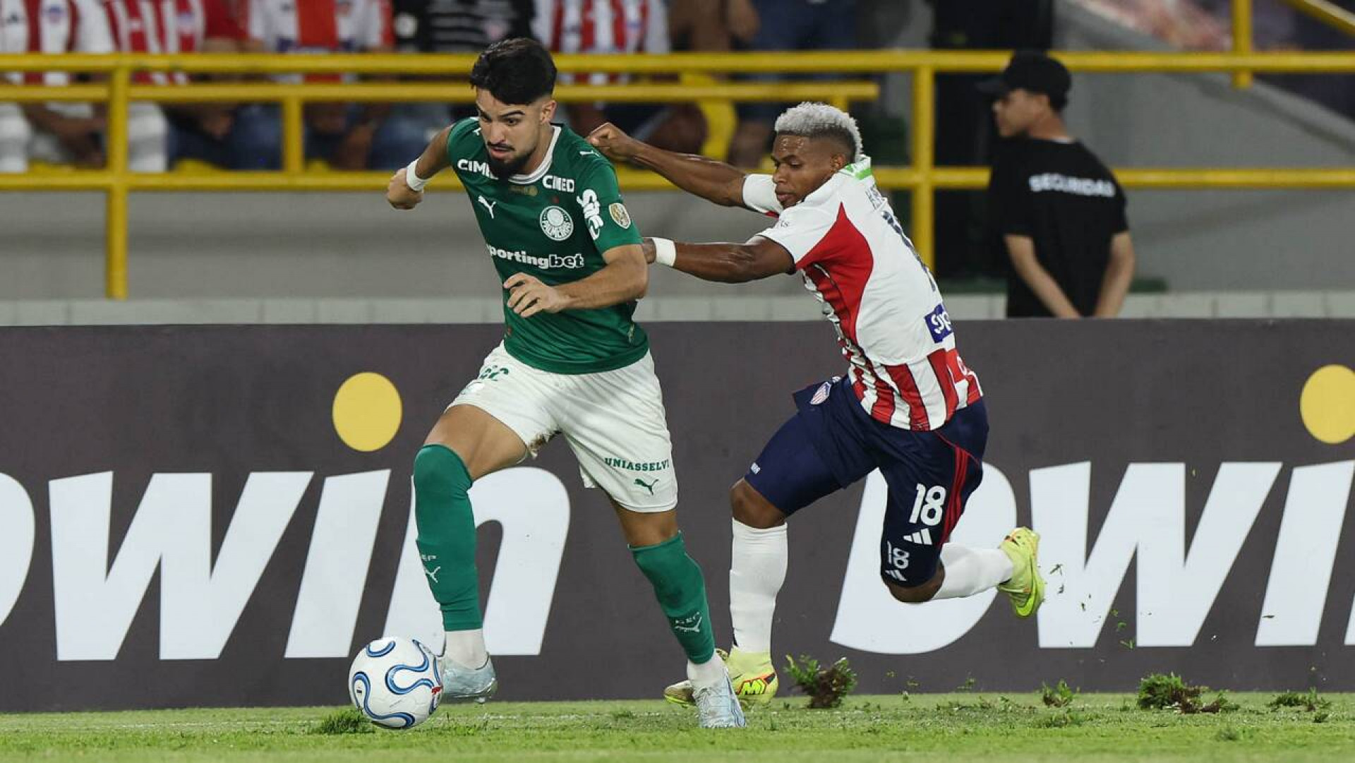 Arias critica gramado na estreia do Palmeiras: “Inacredit&aacute;vel a condi&ccedil;&atilde;o que estava”