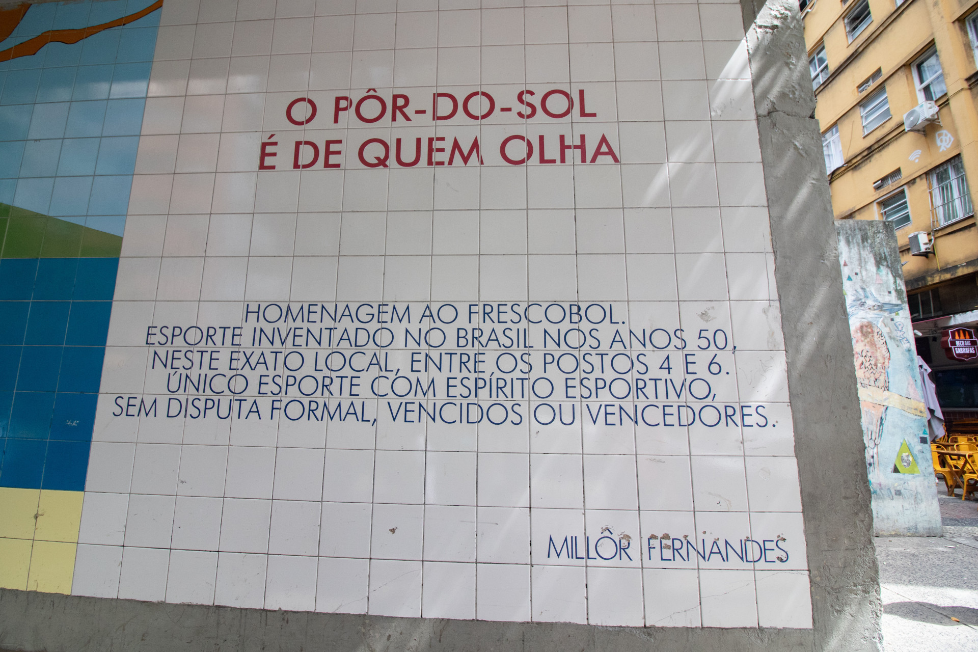 Muro com painel em homenagem &agrave; obra de Mill&ocirc;r Fernandes e ao frescobol
 - &Eacute;rica Martin/Ag&ecirc;ncia O Dia