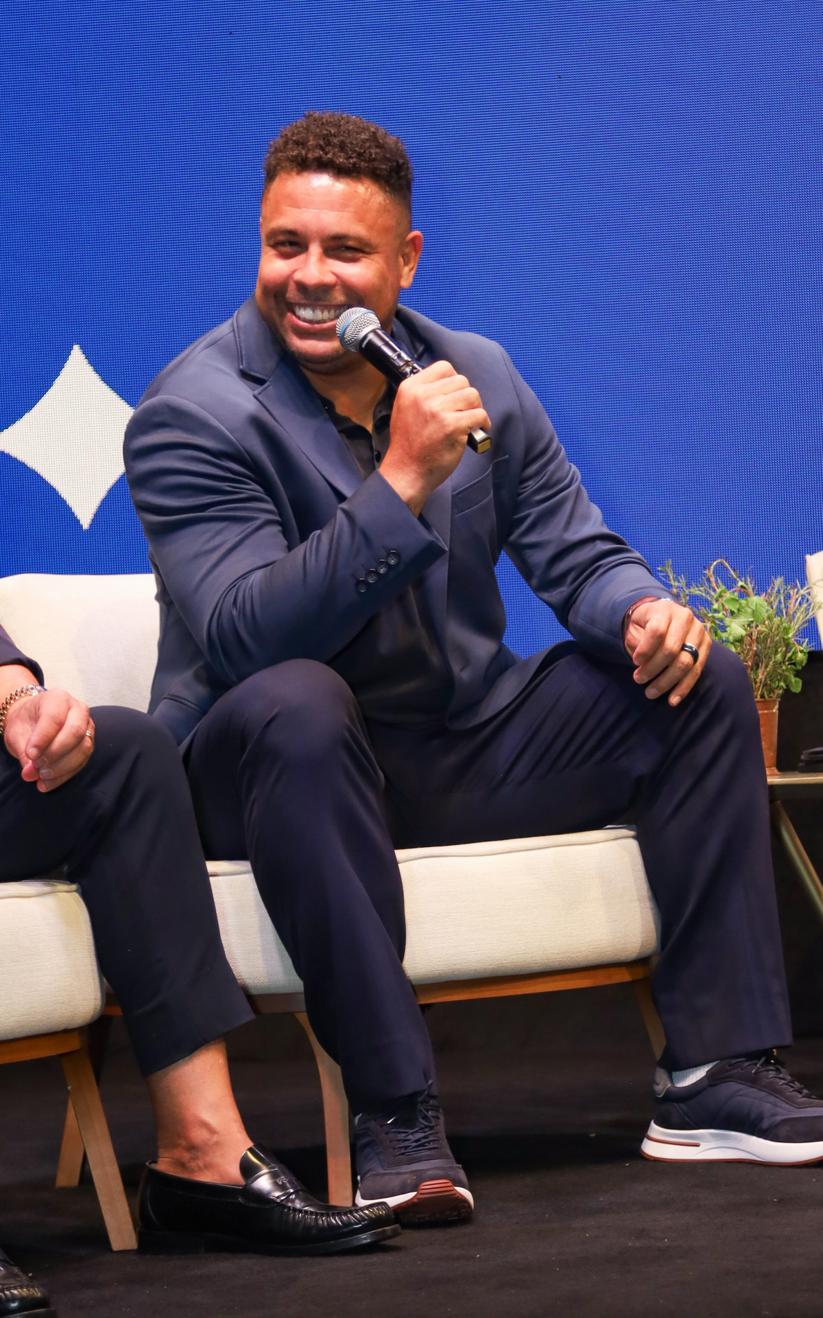 Ronaldo Nazário e Celina Locks reúnem convidados em lançamento de clube de luxo em SP