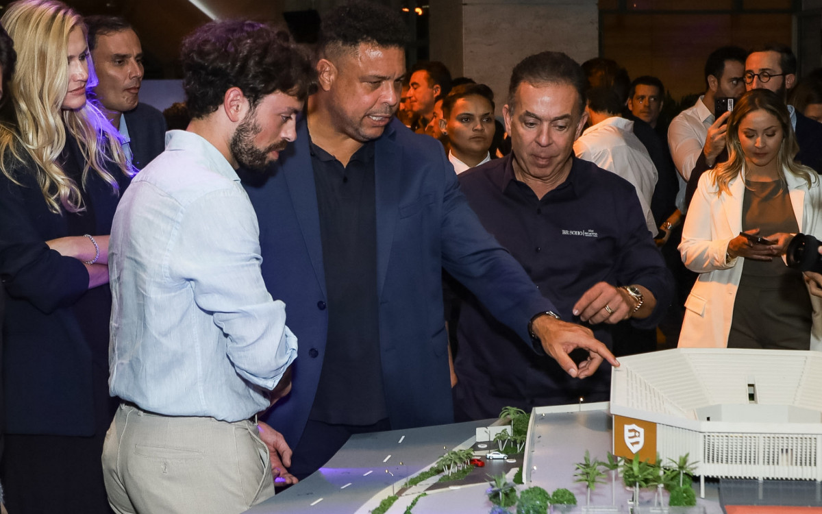 Ronaldo Nazário e Celina Locks reúnem convidados em lançamento de clube de luxo em SP