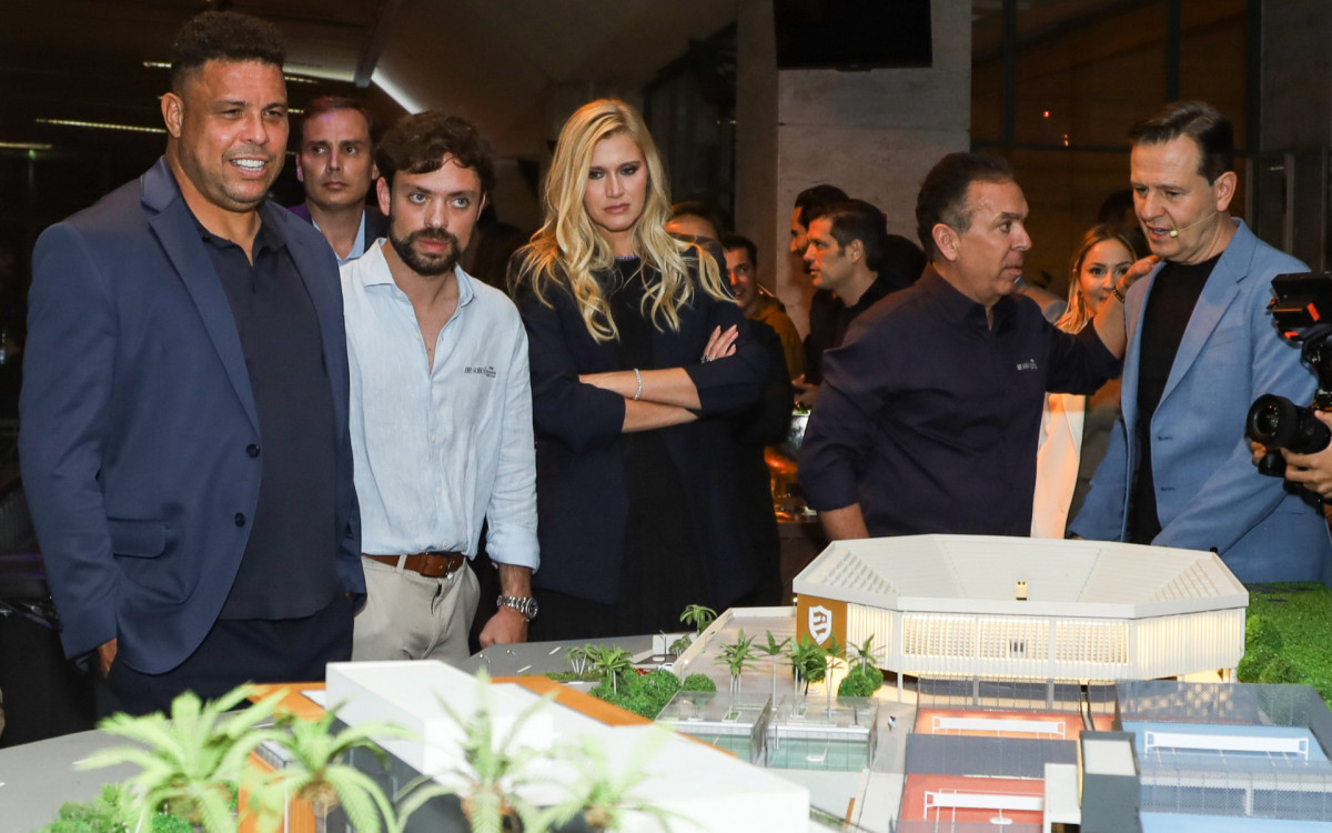 Ronaldo Nazário e Celina Locks reúnem convidados em lançamento de clube de luxo em SP