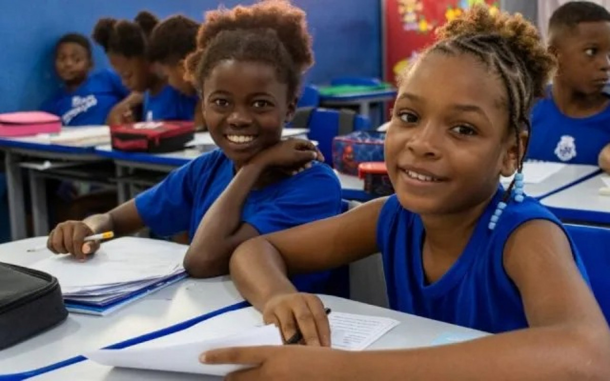 O avanço observado é atribuído a um conjunto de ações pedagógicas implementadas pela Secretaria Municipal de Educação.