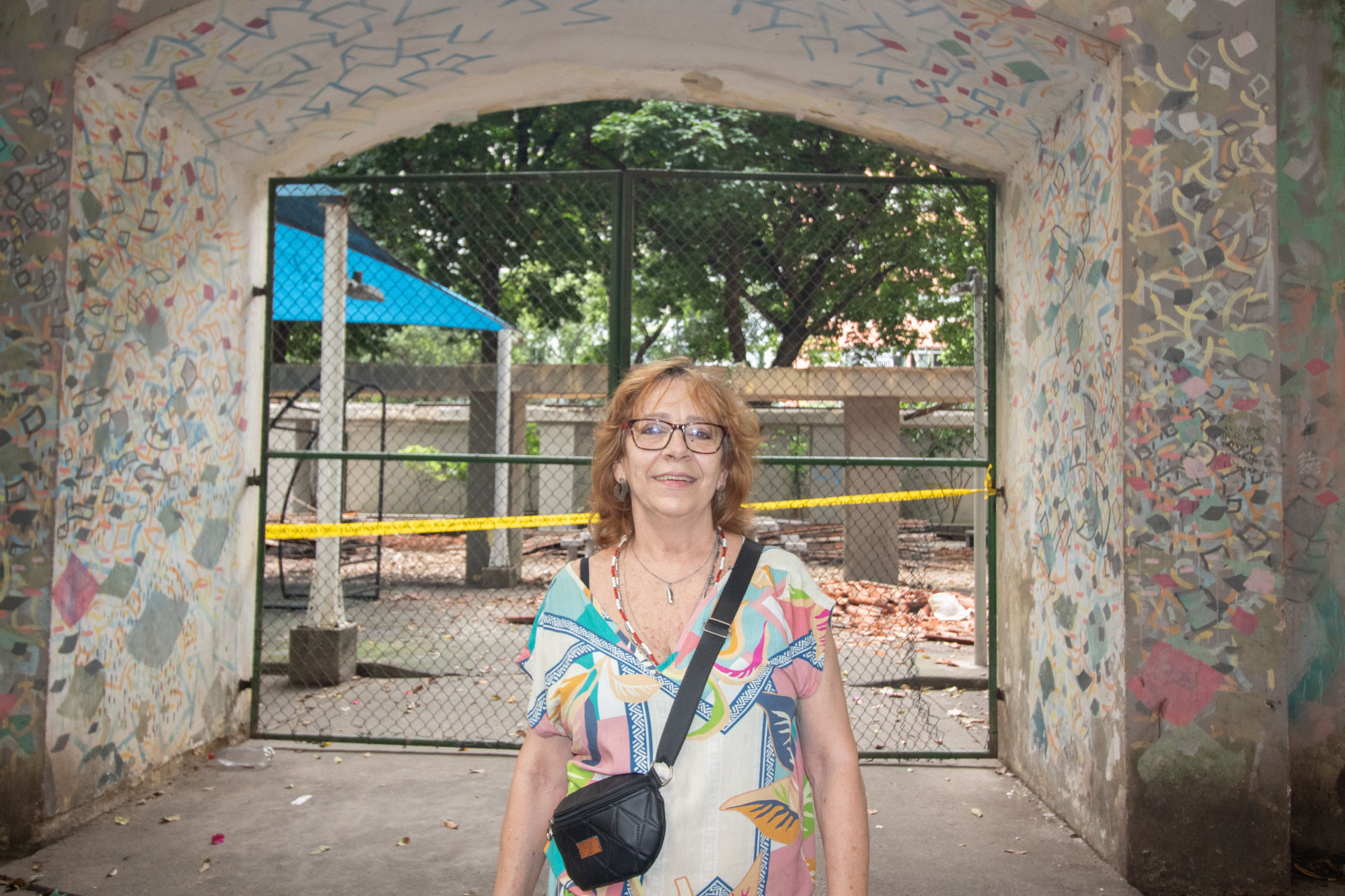 Na imagem, Gl&oacute;ria Lupinacci, professora e s&iacute;ndica de um dos pr&eacute;dios ao redor da pra&ccedil;a - &Eacute;rica Martin/Ag&ecirc;ncia O Dia